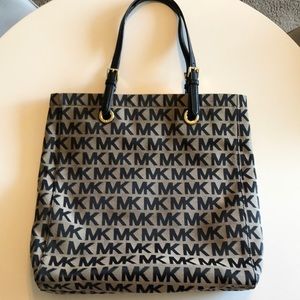 Michael Kors Signature MK logo Tote Bag